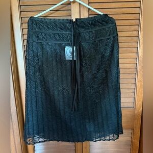Black Pleated lace skirt. NWT size small